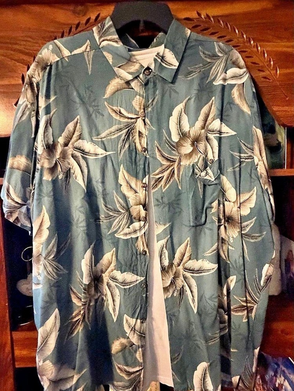 Batik Bay Floral Button Down in Green & Beige Small Like New